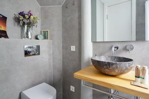 The Rentals Collection - Zoe