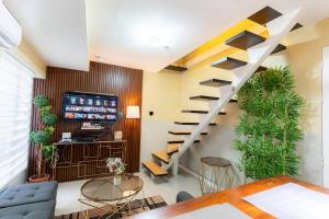 A2J BGC Luxury 2BR Loft Near High Street, Airport