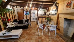 Maisons de vacances HYPER HYPER CENTRE MAISON ENTIERE DE 150 m2 QUARTIER HISTORIQUE DE TOURS a 25 metres DE LA CELEBRE PLACE PLUMEREAU pour 2 a 7 Personnes : photos des chambres