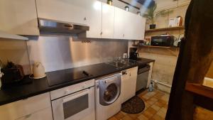 Maisons de vacances HYPER HYPER CENTRE MAISON ENTIERE DE 150 m2 QUARTIER HISTORIQUE DE TOURS a 25 metres DE LA CELEBRE PLACE PLUMEREAU pour 2 a 7 Personnes : photos des chambres