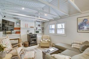 Riverfront Topsham Home about 28 Mi to Portland!