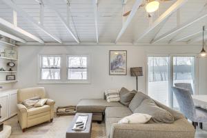 Riverfront Topsham Home about 28 Mi to Portland!