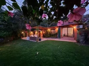 Bonita casa rural con jardín y terraza privado - Marchenilla