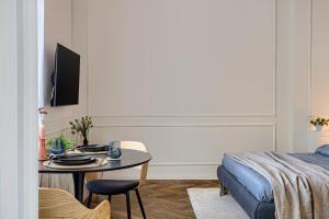 City Center Art Apartment