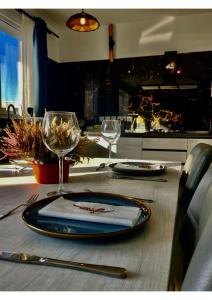 Airport Accommodation Bedroom with your own private Bathroom Self Check In and Self Check Out Air-condition Included