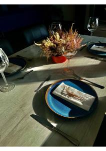 Airport Accommodation Bedroom with your own private Bathroom Self Check In and Self Check Out Air-condition Included