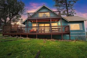 Four-Bedroom Holiday Home room in Hummingbird Haven - Charming Ruidoso Retreat