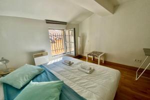 The Triplex- 3 bedrooms in the escutcheon!