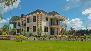 Spencer Villa Sleeps 10 with Pool