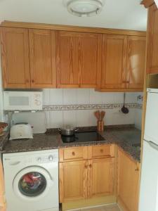 Nice accommodation with pool and side sea view