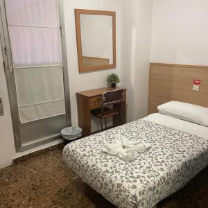Single Room with External Bathroom room in Hostal Milmarcos