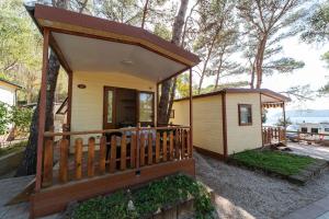 Bungalow with Garden View