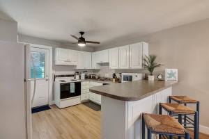 Venus 106 The Salty Sister