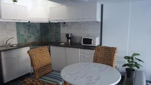 Ferienwohnung mit Dachterrasse, mehreren Pools, Garten und viel Ruhe