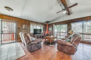 Double D Cabin with Deck, 4 Mi to Grindstone Lake! - 鲁伊多索唐斯