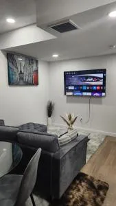 Modern 2 Bedroom Basement Suite at West Edmonton - Onoway