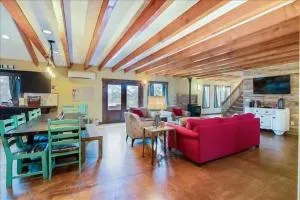 Eola Crest Farmhouse - Amity