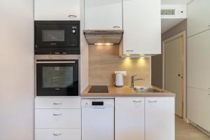 Brand new one bedroom 2min walk to Carlton hotel