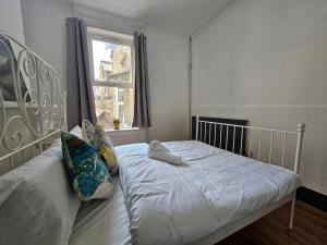 Family room near Queen Mary College