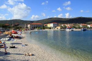 Holiday house with a swimming pool Vinisce, Trogir - 22073