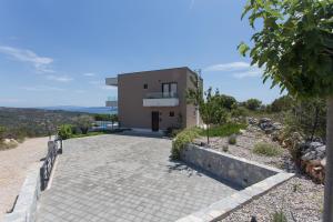 Holiday house with a swimming pool Vinisce, Trogir - 22073