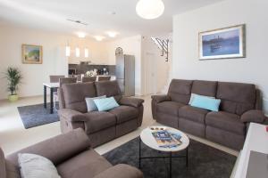 Family friendly house with a swimming pool Vinisce, Trogir - 22073