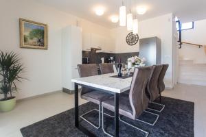 Family friendly house with a swimming pool Vinisce, Trogir - 22073