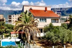 Holiday house with a swimming pool Split - 22234 - Vranjic
