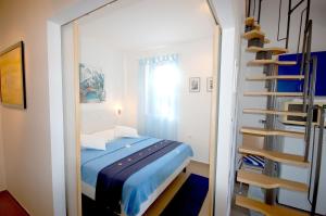 Apartments with parking space Vantacici, Krk - 22272