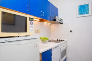 Apartments with parking space Vantacici, Krk - 22272