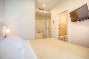Double or Twin Room with Beach Access