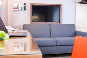 Hotels Holiday Inn Express Toulouse Airport by IHG : Suite Lit Queen-Size avec Balcon