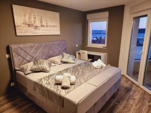 Villa-Split-Luxury-Heated salt water Pool-up to 3 family