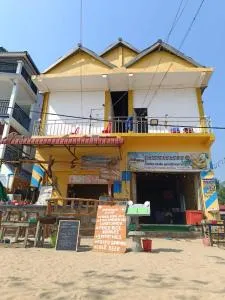 Golden Snake guesthouse beach - 高龙撒冷岛