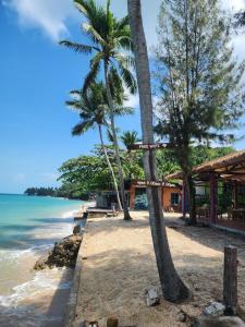 A Little Bungalows By Beach