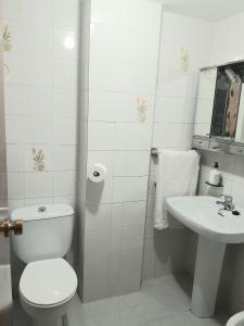 Casa Adriana, balcon y parking Habitacion en piso compartido