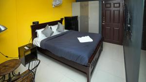 HIVEE-1 Rooms & Living AC