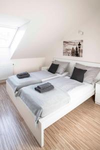 150m² 4BR Duplex Near Metro & Prague Center