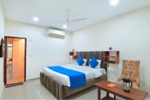 Hotel Chowdhry-New Delhi Railway Station-2 minutes walk