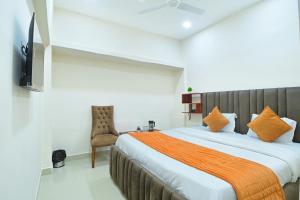 Hotel Chowdhry-New Delhi Railway Station-2 minutes walk