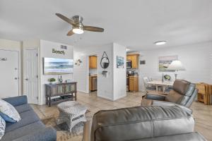 Colony Beach Club 125