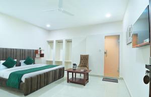 Hotel Chowdhry-New Delhi Railway Station-2 minutes walk