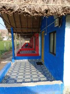 Laughing Buddha hampi guest House - Badami