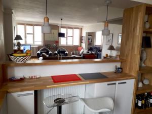 Appt 3 chambres hyper centre très calme très clair quartier place Royale, parking gratuit