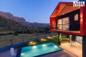 StayVista's Terra Tints - Mountainside Cabin with Private Pool, Deck & Games Room - Mokhāda