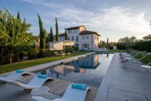 Villa Montefalcone: Charm, Private Pool, and Chef - Orentano