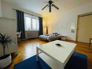 Lovely 2BDR in center, Wifi & Self-Check in