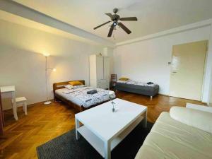 Lovely 2BDR in center, Wifi & Self-Check in