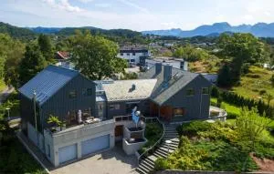 Pet Friendly Home In Ålesund - 西维克