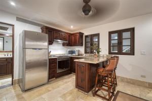 Luxury 7-BD Hacienda-Style Villa with Butler & Staff